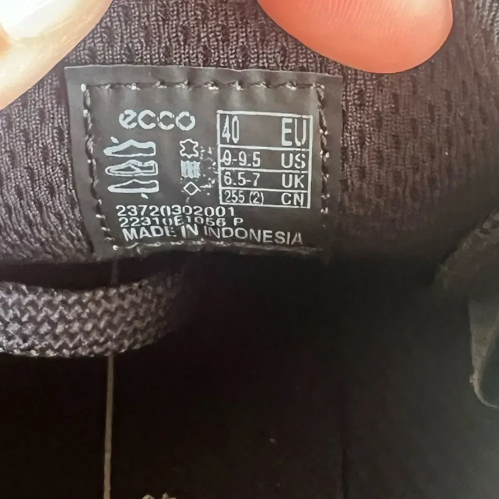 Ecco Chase II Tie Hydromax Sneaker Black Nubuck Lace Up Womens Size 40